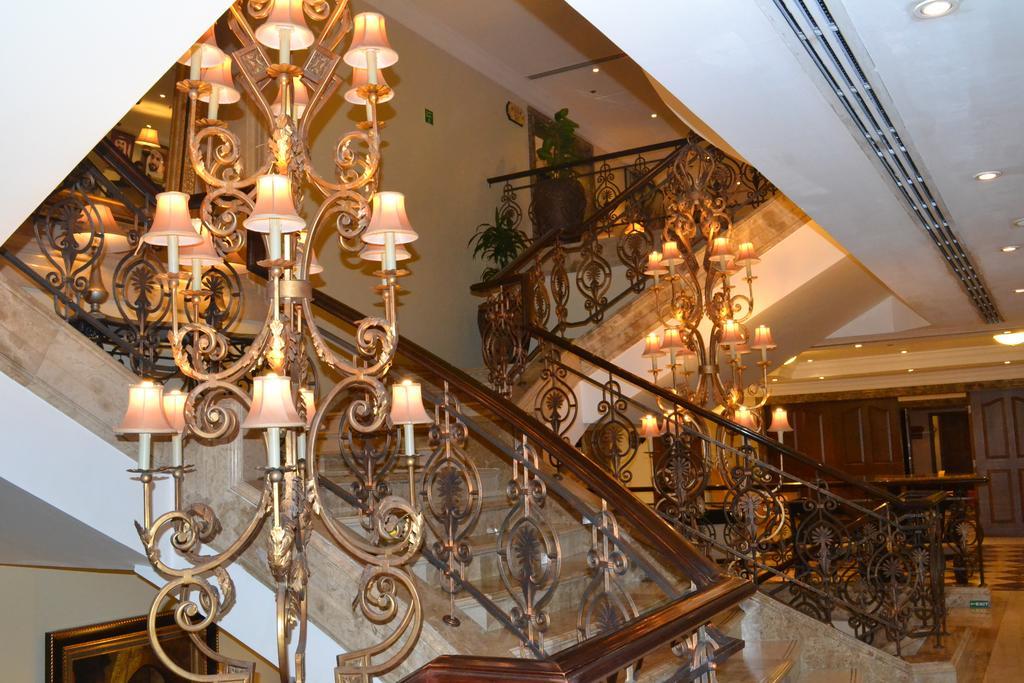 Sheraton Khalidiya Hotel Abu Dabi Exterior foto