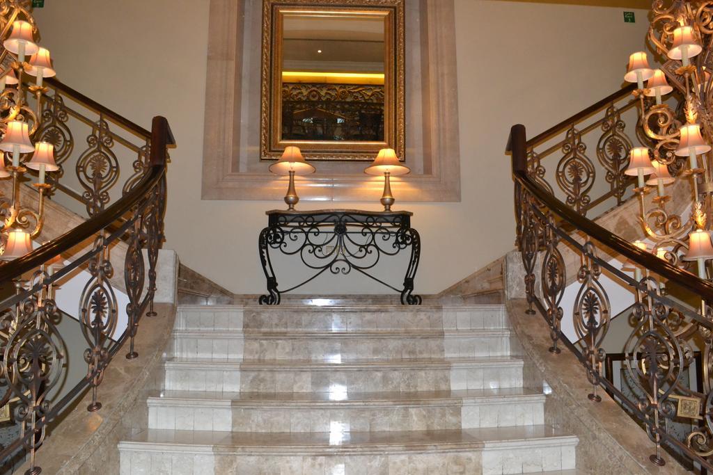 Sheraton Khalidiya Hotel Abu Dabi Exterior foto