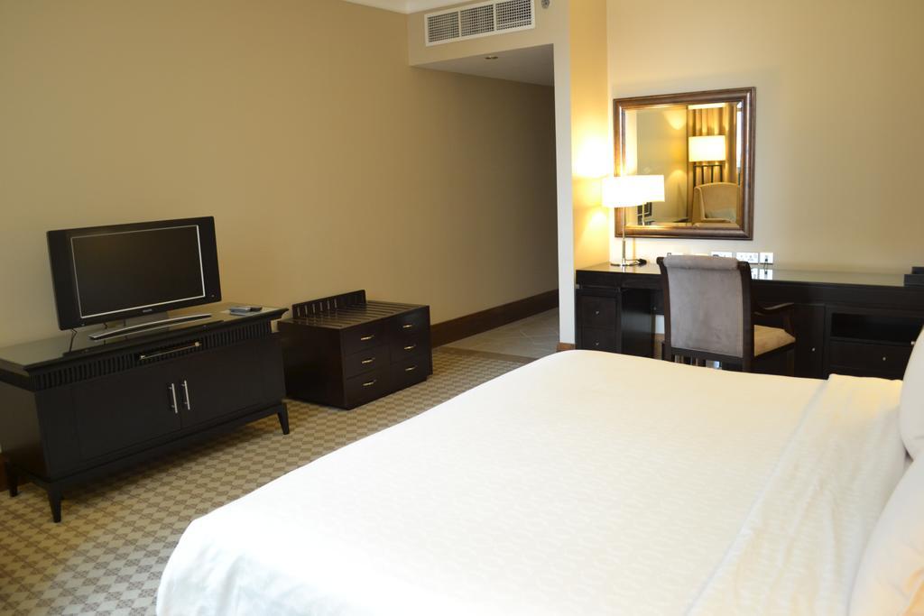 Sheraton Khalidiya Hotel Abu Dabi Exterior foto